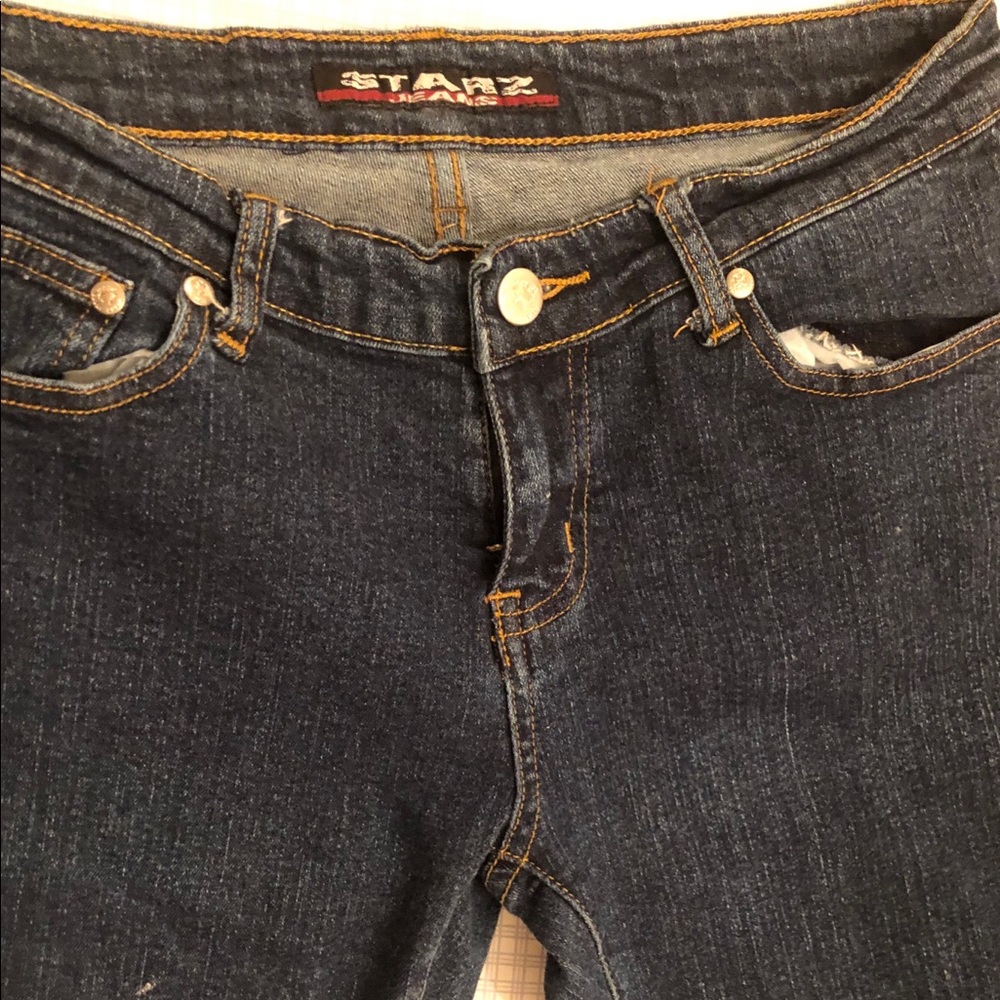 Ladies jeans with red design on pockets